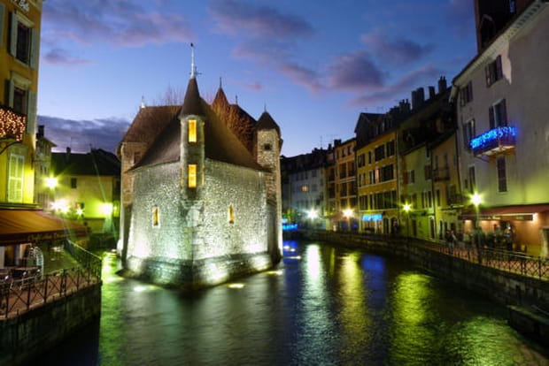 Annecy by night