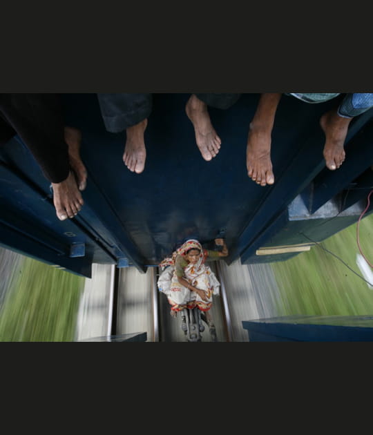 Train bond&eacute;