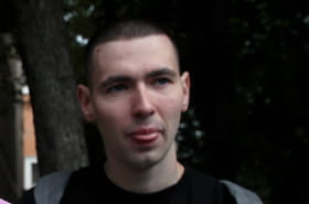 il s'est inject&eacute; des litres d'huile dans les bras, il risque de se faire amputer