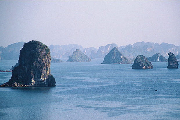 Vietnam - Rochers de la baie d'Along