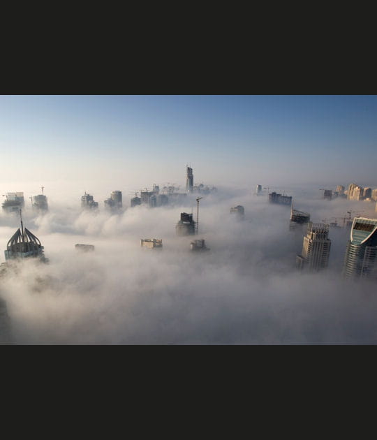 Duba&iuml; dans la brume