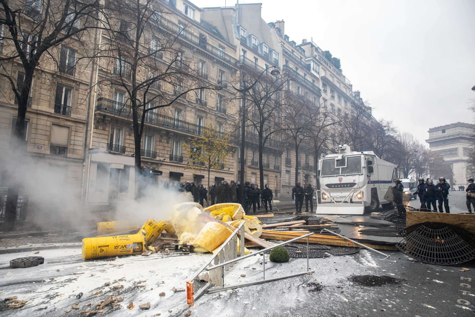 Gilets jaunes&nbsp;: les images choc &agrave; Paris