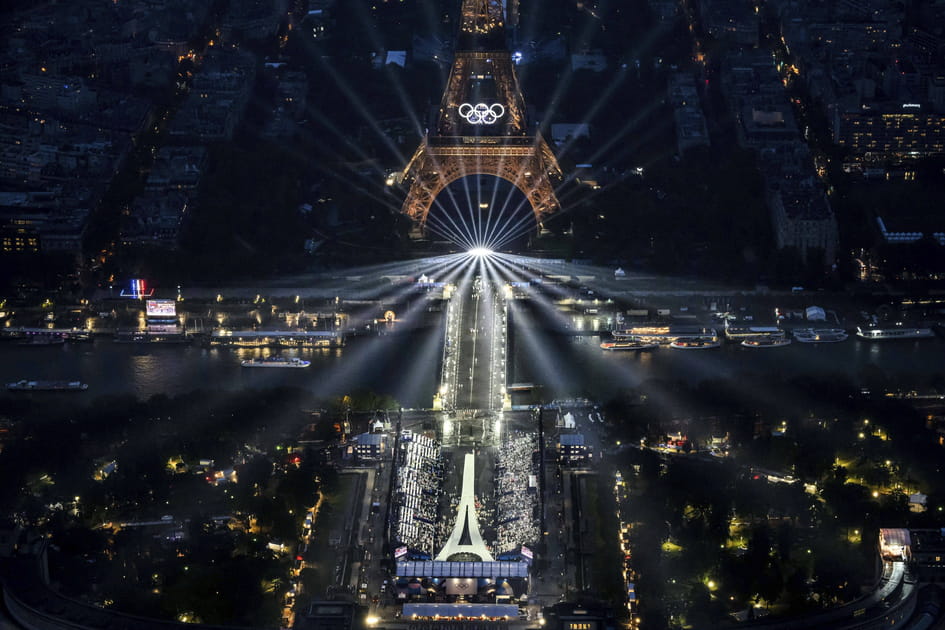 Une place du Trocad&eacute;ro dans son plus beau costume