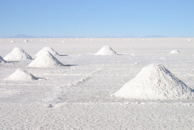 Tas de sel sur le Salar de Uyuni
