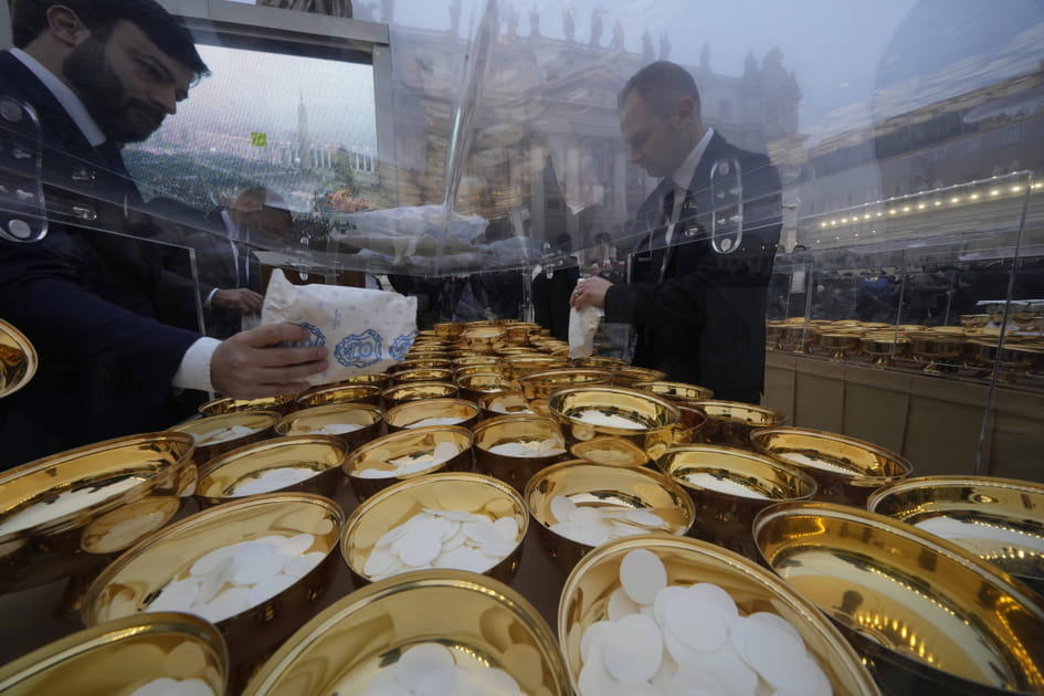 Hosties par milliers pour les obs&egrave;ques du pape