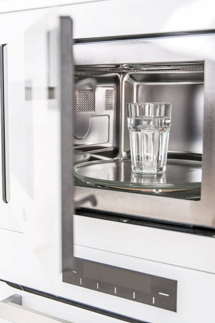 Ces 15&nbsp;erreurs &agrave; ne jamais faire avec votre micro-ondes&nbsp;: faire bouillir de l'eau