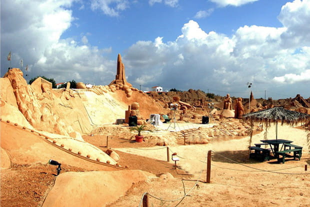 Sculptures sur sable à Pêra