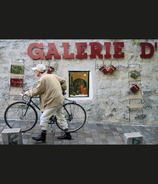 A v&eacute;lo dans Montmartre