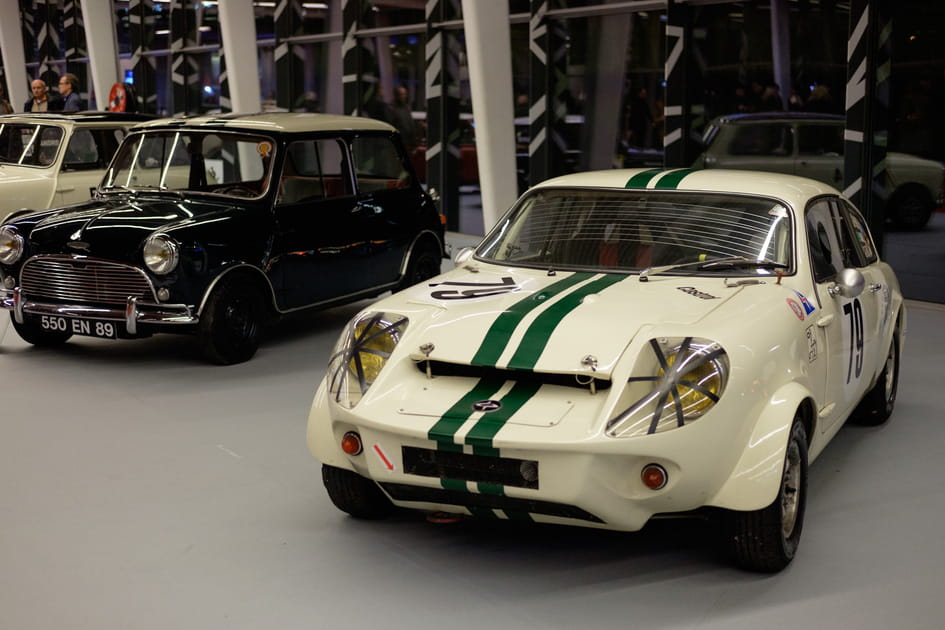 Une Mini coup&eacute; vendue en kit car