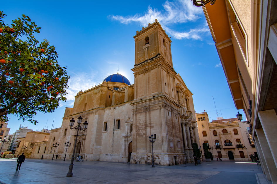 Monter dans la tour de Santa Mar&iacute;a d'Elche
