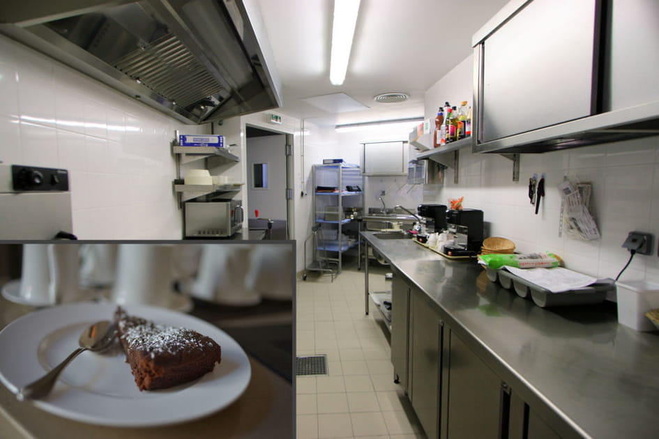Une cuisine &eacute;quip&eacute;e pour la restauration collective dans la r&eacute;sidence seniors