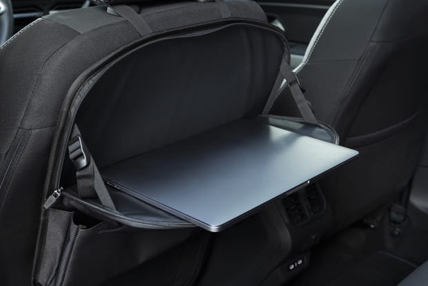 A l'arrière du Bigster, ces tablettes pour jouer ou travailler