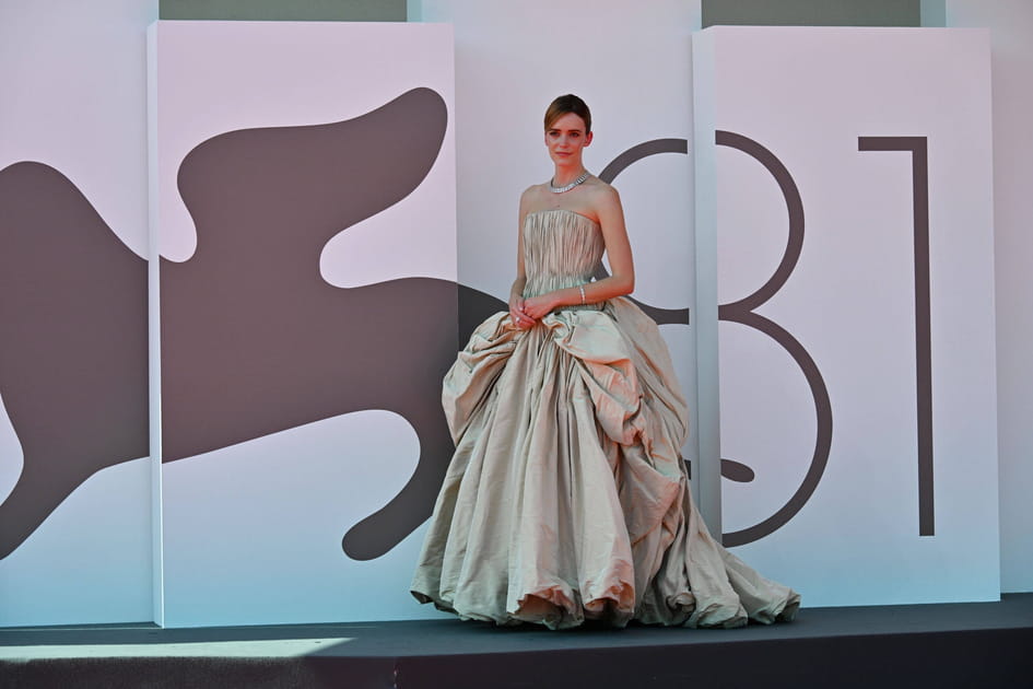 Stacy Martin imposante &agrave; la Mostra de Venise