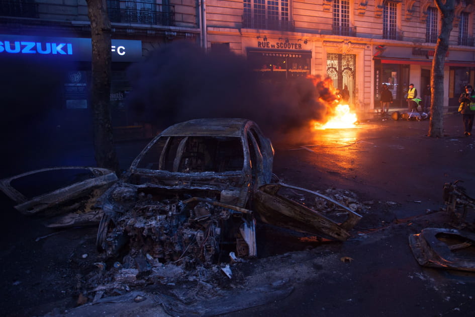 Gilets jaunes&nbsp;: les images choc &agrave; Paris