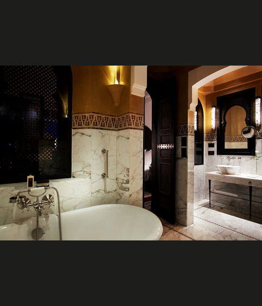 Marbre et dorure dans la salle de&nbsp;bain