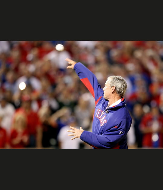 George Bush lance aussi la balle