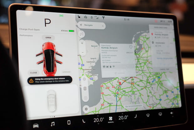 Un écran de 15 pouces à bord