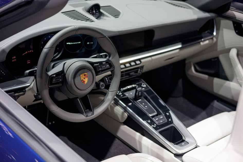 Zoom sur le tableau de bord de la 911&nbsp;Cabriolet