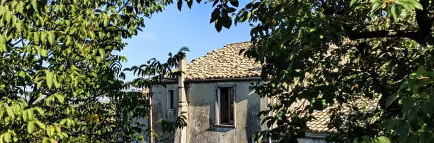 Ils voulaient acheter une maison &agrave; 1&nbsp;euro en Italie, mais ils ont imm&eacute;diatement renonc&eacute; d&egrave;s qu'ils ont vu le contrat