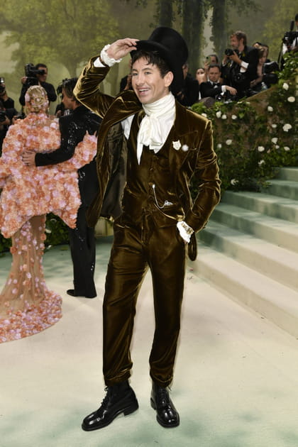 Barry Keoghan joue le jeu au Met Gala