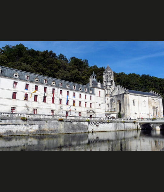 L'abbaye Saint-Pierre de Brant&ocirc;me
