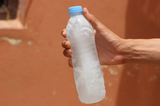La technique espagnole de la bouteille d'eau est meilleure que la clim', c'est magique pour avoir un bon coup de frais