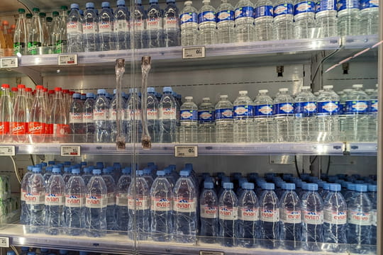 Après les bouchons attachés, encore du changement sur les bouteilles en plastique. Voici ce que les fabricants ont discrètement modifié