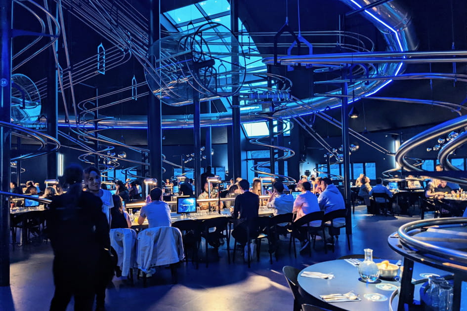 Restaurant Space Loop