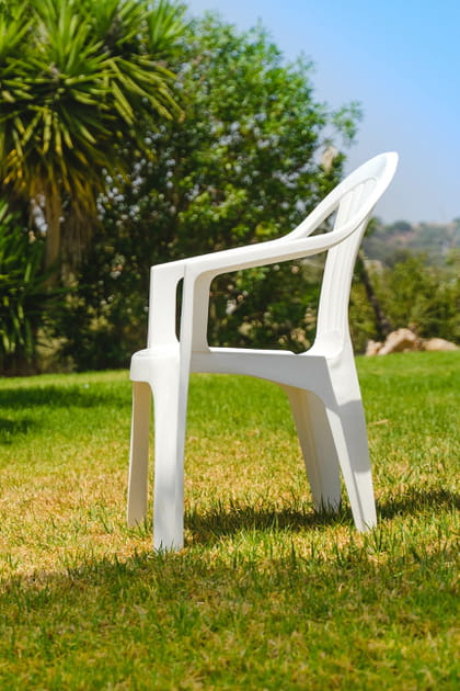 Les bons produits pour bien prot&eacute;ger le mobilier de jardin en plastique ou PVC