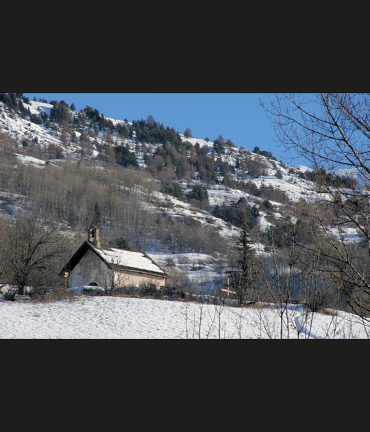 Une chapelle dans la neige