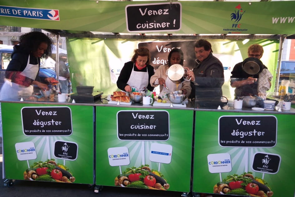 Des cours de cuisine dans les march&eacute;s parisiens