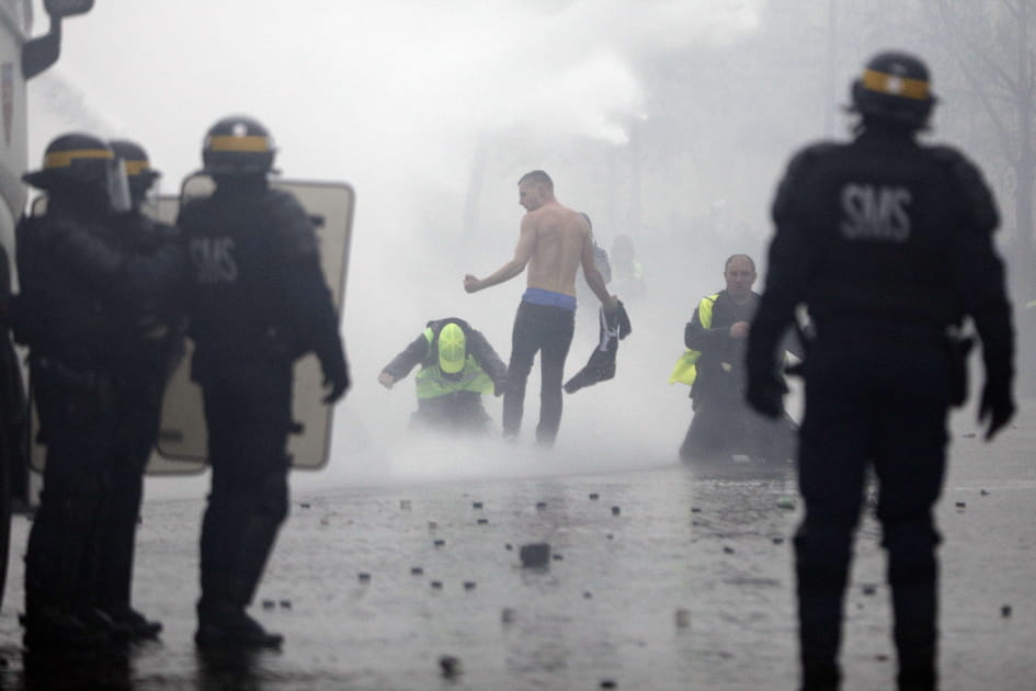 Gilets jaunes&nbsp;: les images choc &agrave; Paris