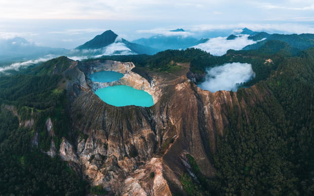 Voir le lever du soleil au Kelimutu, un volcan sacré