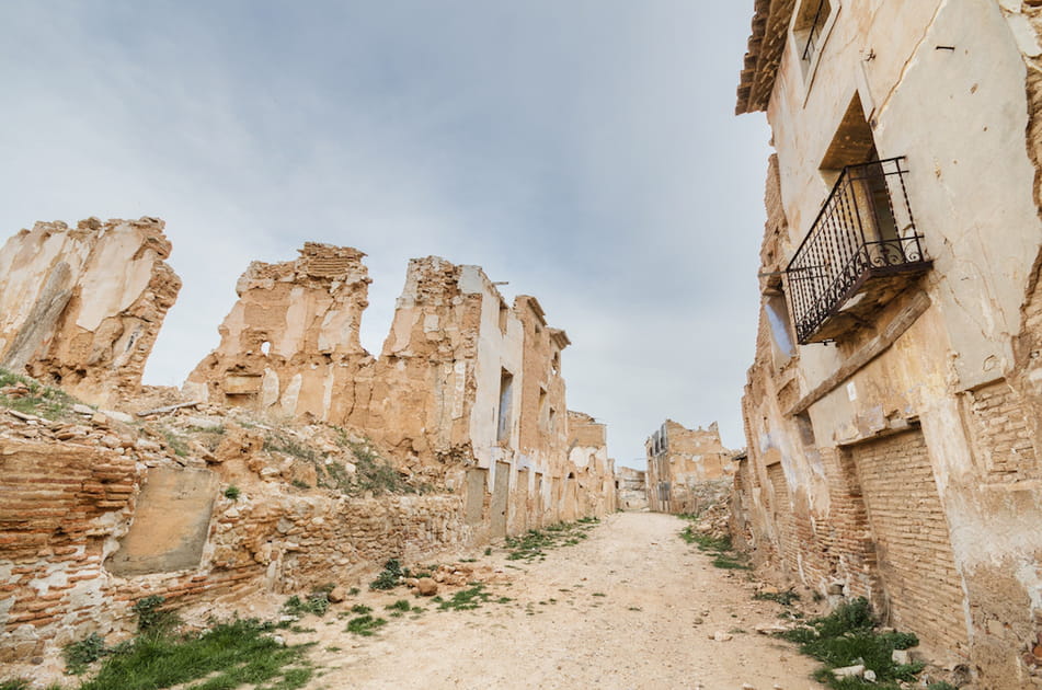 La ville abandonn&eacute;e de Belchite en Aragon