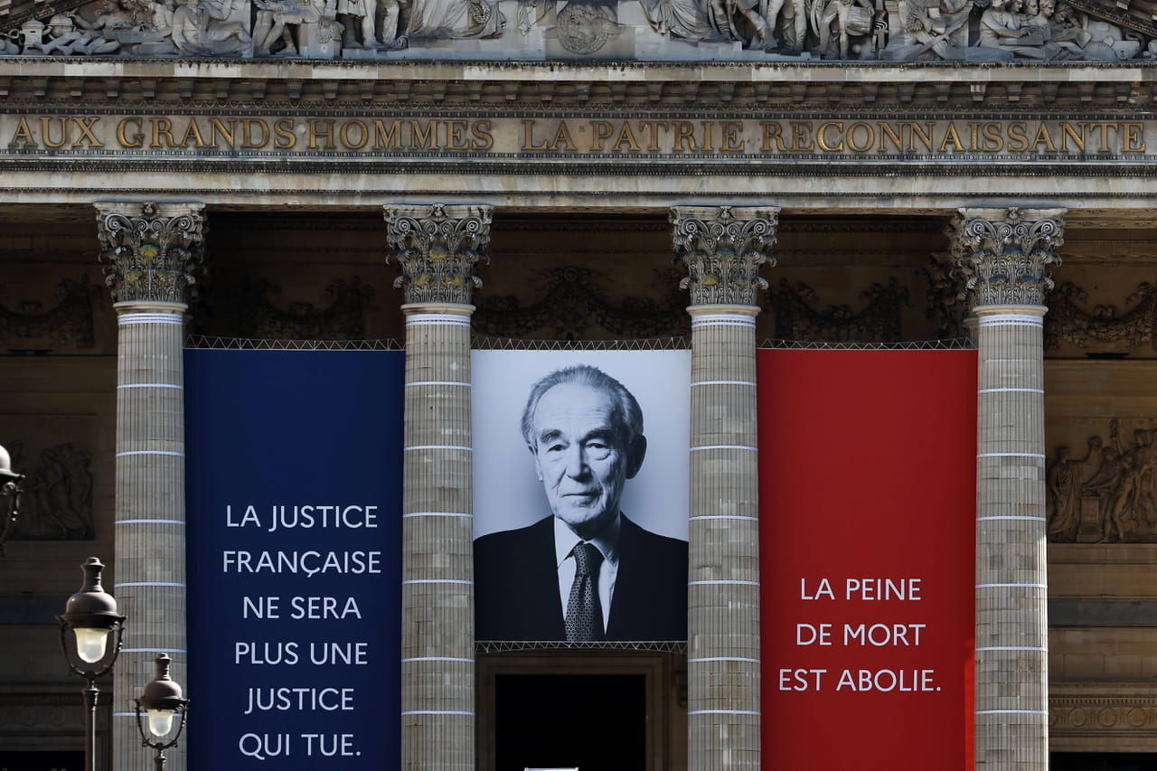 Panthéonisation de Robert Badinter : ce qu'Emmanuel Macron a prévu pour l'hommage national