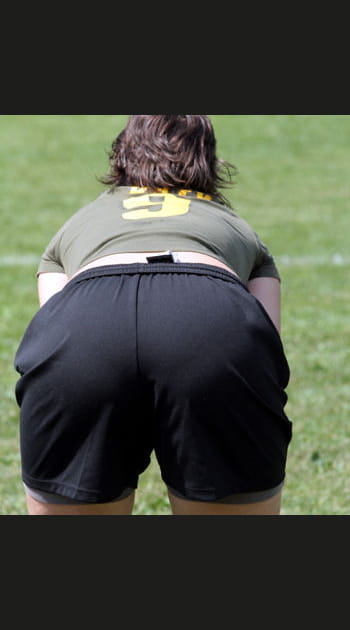 Des penaltys sur les fesses de&nbsp;jeunes femmes