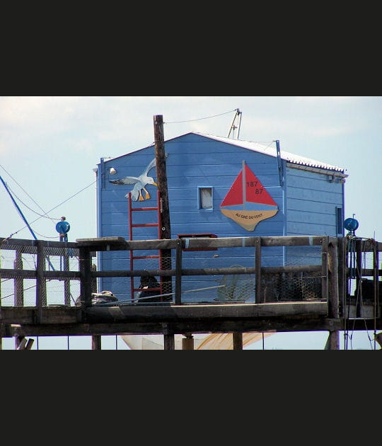 Petite maison de r&ecirc;ve au-dessus de la mer