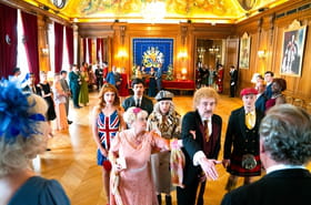 Les Tuche 5&nbsp;: le roi Charles, Camilla, Elton John... Qui les jouent dans God save the Tuche&nbsp;?