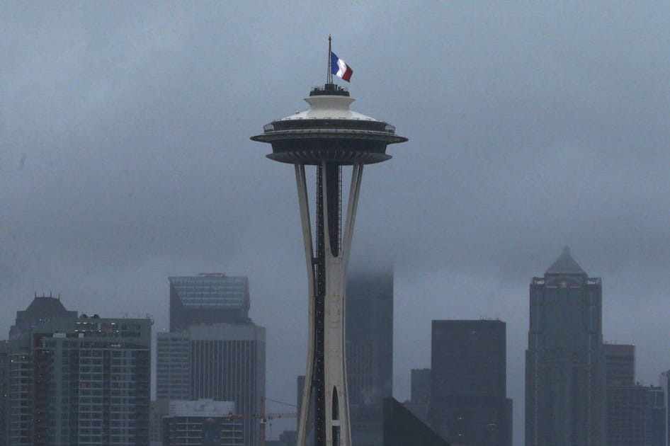 Le drapeau fran&ccedil;ais dans les nuages