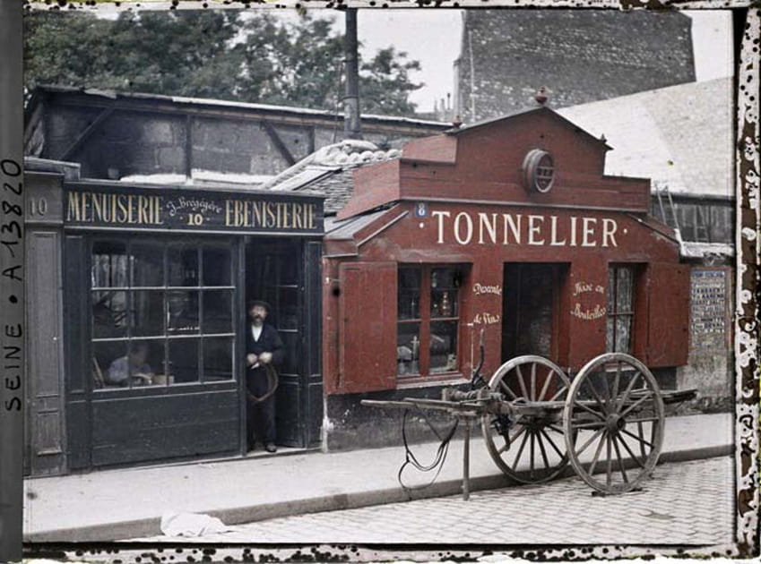 Dans la rue du Montparnasse