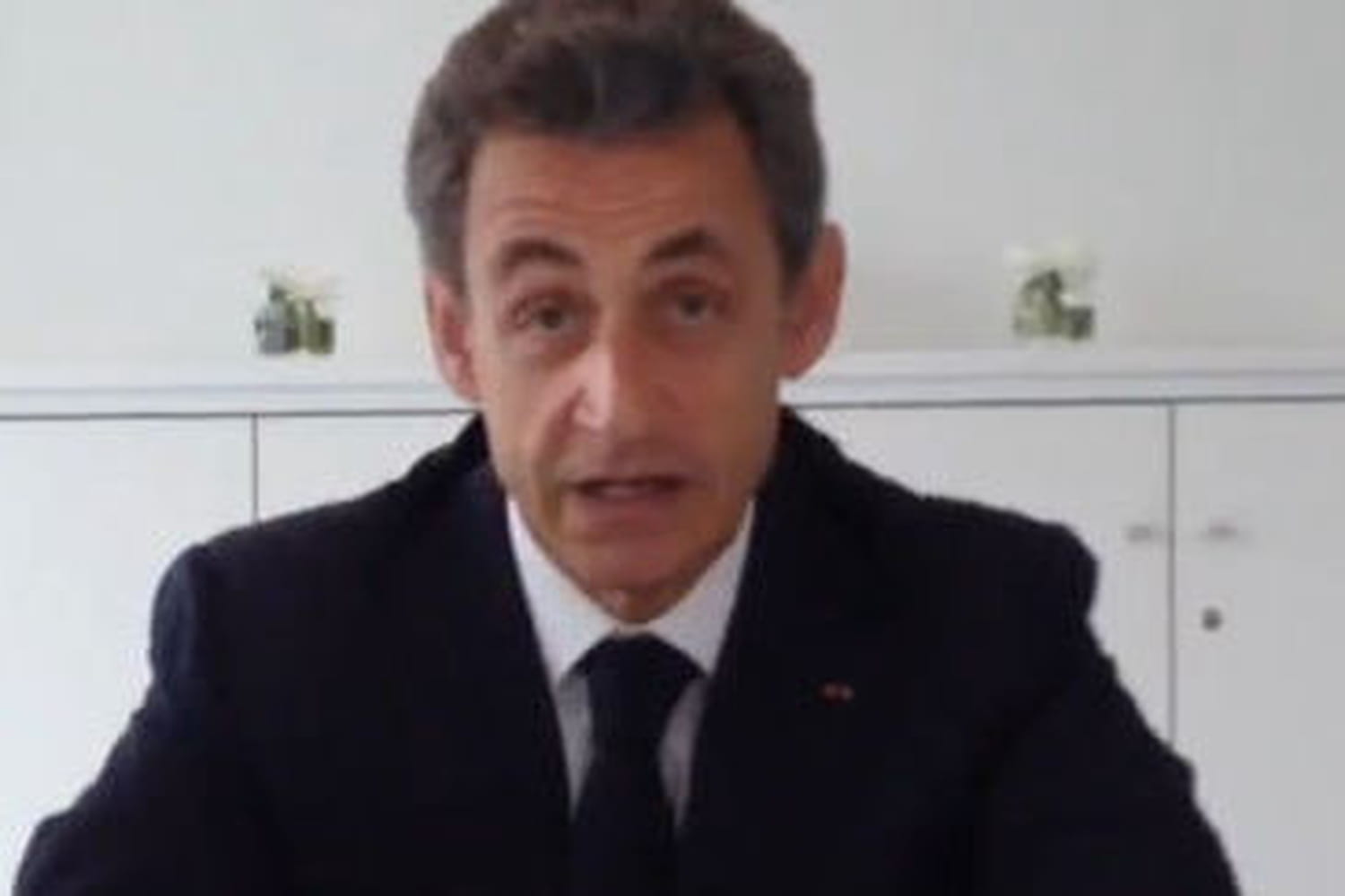 Nicolas Sarkozy : sur Twitter, un bad-buzz puis un échange déconcertant