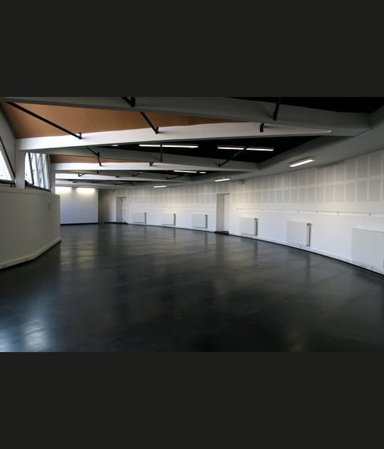 Place aux com&eacute;diens