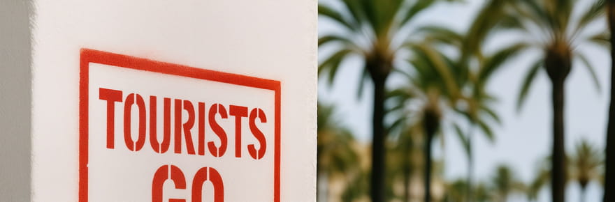 Pour protester contre le surtourisme, les habitants de cette ville aspergent d'eau les touristes