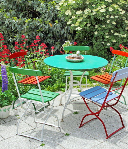 Peindre son mobilier de jardin en fer