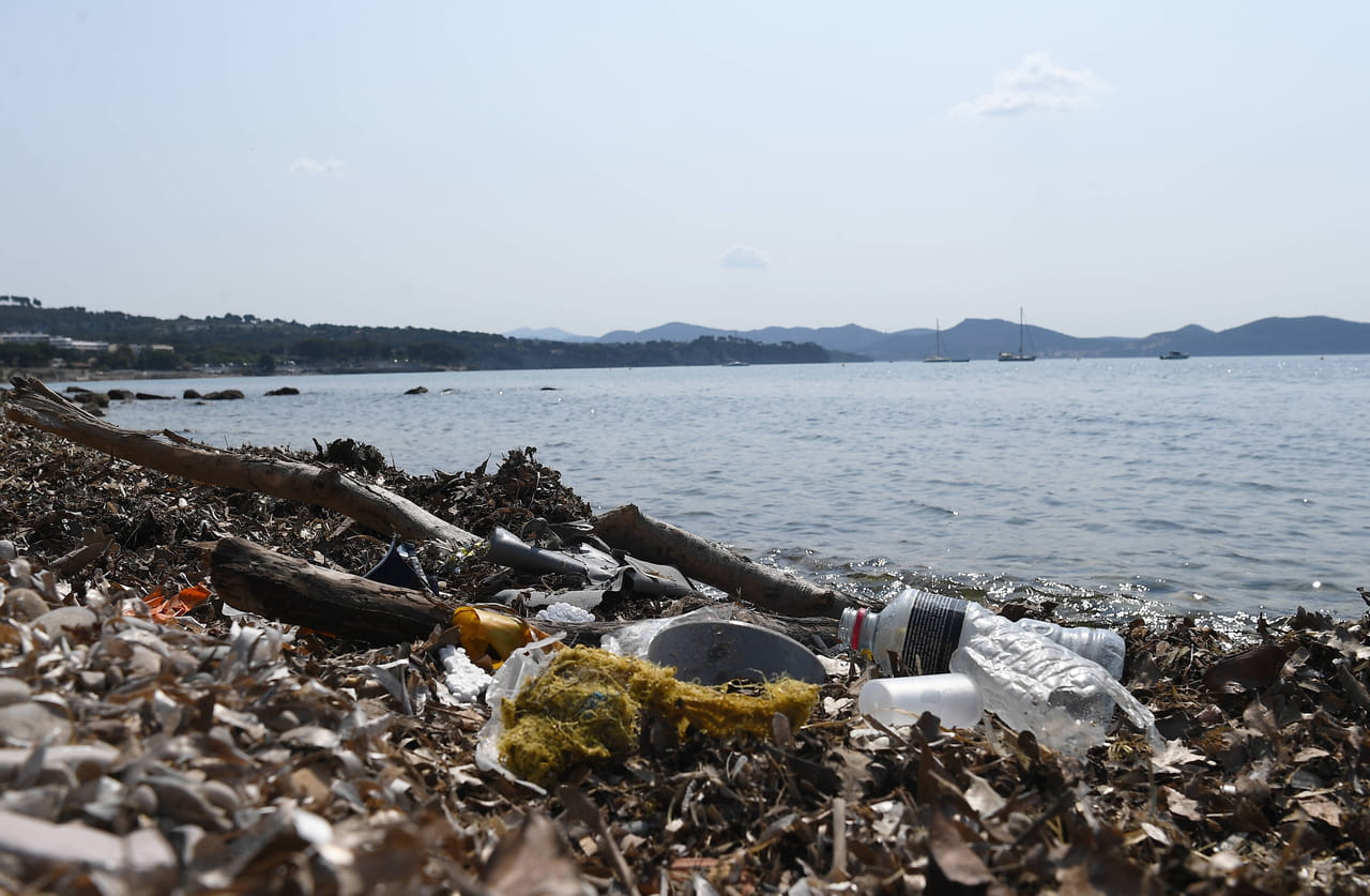 Un futur traité contre la pollution plastique à l'échelle mondiale ? La France pose ses conditions