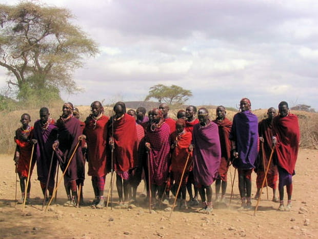 Danse du lion chez les Massaï