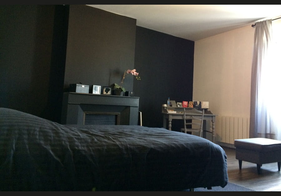 La chambre, de noir v&ecirc;tue