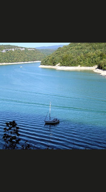 Lac de Vouglans, magnifique Jura