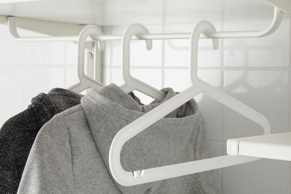 Des cintres pour un linge moins froiss&eacute;