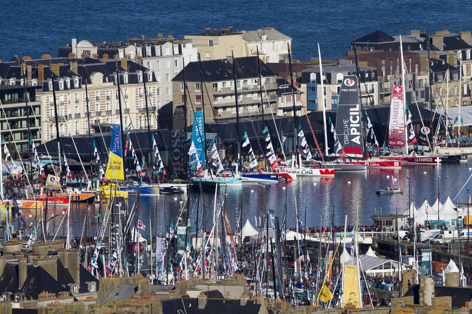 Les bateaux dans le port de Saint-Malo